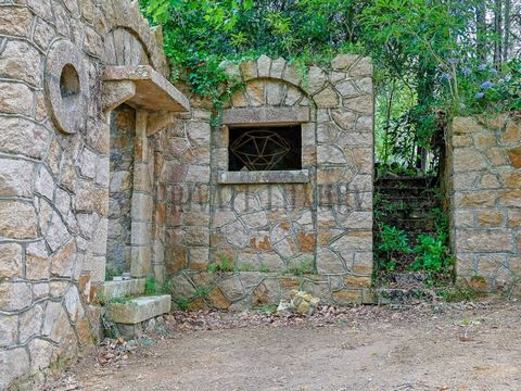 In the heart of charming Sintra, lies this majestic Quinta, a rustic property of 8 hectares that brings with it a rich and vibrant history. Once home to a magnificent home that housed an elegant ballroom, vast parking lot, and lush fruit and flower p...