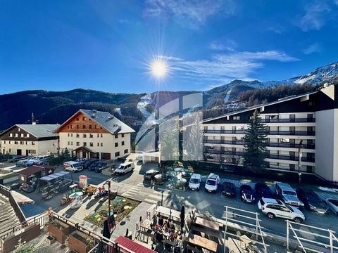 Gegenüber dem Riou, nur 2 Gehminuten vom Zentrum entfernt, misst diese schöne, komplett renovierte 2-Zimmer-Wohnung 30 m². Möbliert verkauft. Perfekt für ein zweites Zuhause im Sommer oder Winter! Panoramablick auf die Berge, ideales zweites Zuhause....