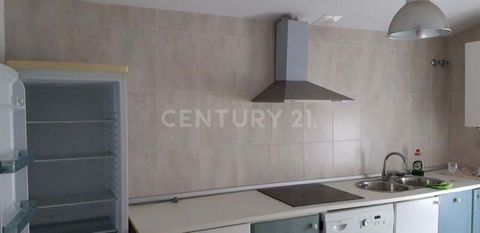 Excelente oportunidade para adquirir esta propriedade de 50 m² localizada na cidade de Badajoz. O apartamento tem uma cozinha, uma sala de estar, uma casa de banho completa e um terraço. A casa é para reformas parciais, ideal para personalizá-la ao s...