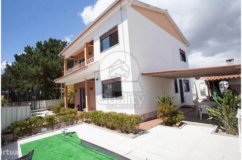 Detached House T4 in Brejos de Azeitão Discover your dream corner in this elegant refuge located in the quiet town of Brejos de Azeitão. This spacious 2-storey detached villa offers the perfect balance of modern comfort and rural serenity, with a ran...