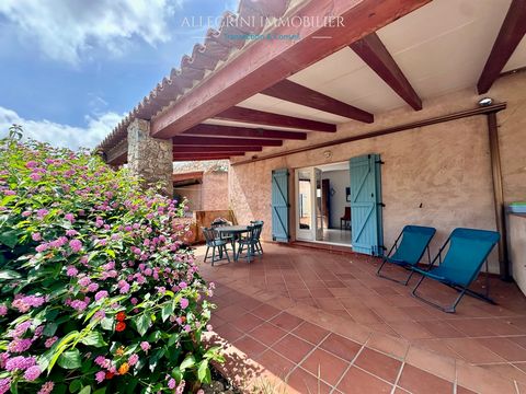 A few meters from the sea, in a small quiet residence, is this charming apartment. On one level, this T2 benefits from a beautiful covered terrace of about 28 m2. With a total surface area of approximately 40 m2, this property is composed as follows:...