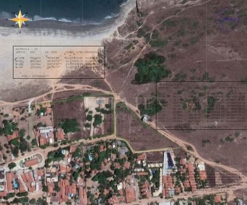 Con una generosa superficie di 8.388 m² e una vista privilegiata sulla rinomata spiaggia di Jericoacoara, questo terreno offre un notevole potenziale per lo sviluppo di sviluppi immobiliari e alberghieri. Situato in posizione strategica nel villaggio...