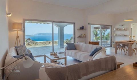 Live the Mediterranean dream with this sumptuous villa in the most sought-after region of the Peloponnese. Just 200 meters from the sea and 10 minutes from Porto Heli, this property perfectly combines modern comfort, privacy and natural beauty. Spann...