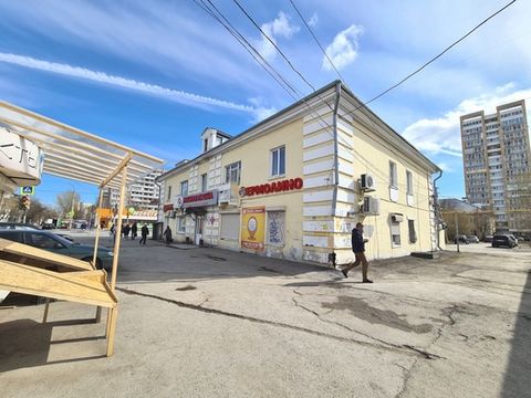 Предлагаем в продажу торговое помещение площадью 218,3 кв. метров, расположенное на перекрестке улиц Бакинских Комиссаров и Коммунистической. Отличное местоположение: высокая плотность жилой застройки, высокий пешеходный и автомобильный трафик, остан...