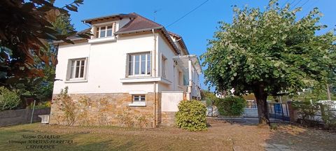 Découvrez cette charmante maison mitoyenne d'environ 91 m² située à Vierzon, idéale pour une famille ou un premier achat. Parfaitement située, elle se trouve à proximité de l'autoroute, des commerces et de toutes les commodités. Ses caractéristiques ...