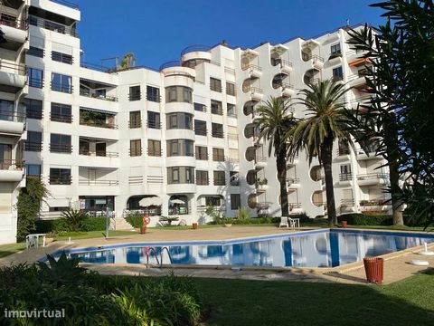 Store/Office for sale in the Varandas de São Pedro Condominium. Excellent opportunity to bring your project to this space located by the sea, 2 minutes from São Pedro do Estoril station. Ideal for office, beauty space or co-working. With access to th...