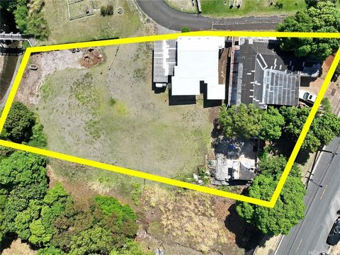 Property like this rarely comes on the market, with over 20,000 sqft of usable land zoned R-5 in the center of Honolulu! This gently-downsloped, nicely-shaped parcel has plenty of parking and is convenient to transportation. From its sweeping lawns, ...