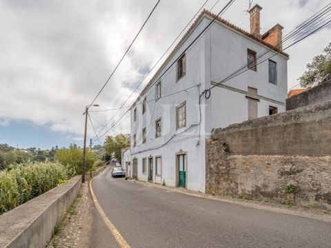 Building with 727 sqm of gross construction area, with an approved project, located on a 690 sqm plot of land in the center of Sintra. Approved project for a hotel unit or another concept within the industry, with a gross private area of 1,250 sqm to...