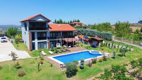 Ferme sur un terrain de 4 000 m² avec piscine et bain turc à Kocaeli Kocaeli est très prisée pour sa proximité avec Istanbul, Bursa et Yalova, ainsi que pour sa vie urbaine développée et ses opportunités commerciales. En tant que l'un des centres ind...