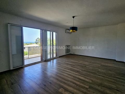 Kommen Sie und entdecken Sie diese herrliche Typ-4-Wohnung von 95 m2 in idealer Lage im Herzen von Solenzara mit Meerblick. Es besteht aus einem Eingang, einem hellen Wohnzimmer und einer separaten Einbau- und Teilküche, die sich auf eine angenehme ü...