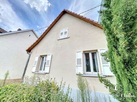 --HAGUENAU-- Haus 144 m2 In einer sehr ruhigen Straße und in der Nähe des Stadtzentrums, entdecken Sie dieses Haus von 144 m2, dessen Nebengebäude in ein Studio umgewandelt wurde. Das Haus setzt sich wie folgt zusammen: Im Erdgeschoss finden Sie ein ...