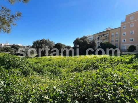 Plot of land for construction of a residential building in the centre of Almancil. Set on a plot of 1492m2, it allows the construction of a residential property consisting of a basement  (underground parking and storage) and four floors. It is projec...