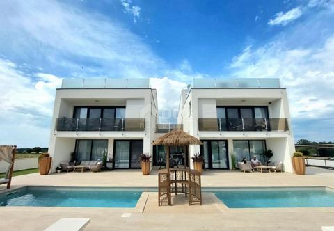 Location: Istarska županija, Poreč, Poreč. ISTRIA, POREČ - This modern villa, which is divided into two equal parts, is located in a small and quiet settlement near the famous city of Poreč. We proudly present a modern and luxurious villa located in ...