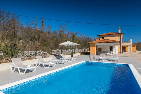 Location: Istarska županija, Labin, Rabac. ISTRIA, RABAC - Detached house with a swimming pool and a large garden On the southeastern coast of Istria, at the place where the green hills meet the sea, five kilometers apart, there are two towns of simi...