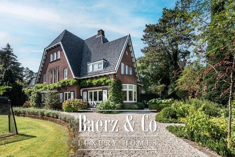 Unieke vrijstaande karakteristieke villa op een van de mooiste locaties van Aerdenhout. Op een royaal perceel van maar liefst 3359 m² staat dit prachtige charmante huis uit 1924. Een van de mooiste huizen van Aerdenhout op een locatie die enerzijds i...