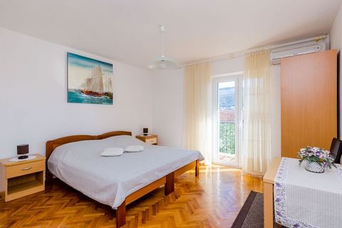 Guest House Vulić is situated in Babin Kuk neighborhood only 3.5 km away from the historic Old Town and a short walk away from the best beaches Dubrovnik has to offer. Property offers three air-conditioned units with free parking and WiFI. Guest Hous...