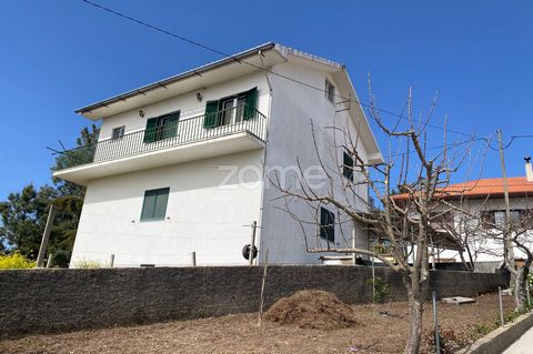 ID de la propriété: ZMPT549324 Villa de 2 chambres avec garage et terrain en janvier bas, conseil de Pampilhosa da Serra. Situé à proximité du barrage de Santa Luzia, l’établissement bénéficiait d’une vue fantastique sur les montagnes et d’une superb...