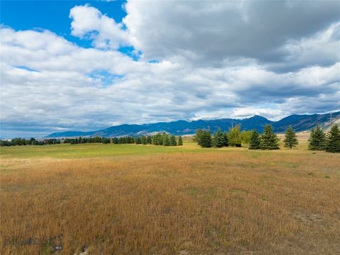 ¡Construya la casa de sus sueños personalizada en más de un acre en Bridger Lake Meadows, donde la belleza natural y la vida refinada se encuentran! Ubicado a solo 4 millas de la salida I-90 de Bozeman, este complejo cuenta con árboles maduros, aguas...