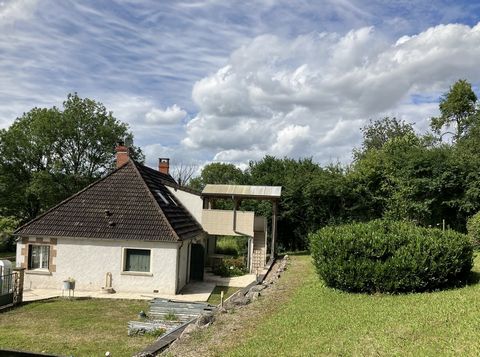 En exclusivité, Immobilier Nivernais a le plaisir de vous présenter cette longère au bord de la rivière a Dompierre sur Nièvre. Dans un hameau calme à 10 minutes de Prémery vous apprécierez la tranquilité et l'environnement arboré ainsi que la rivièr...