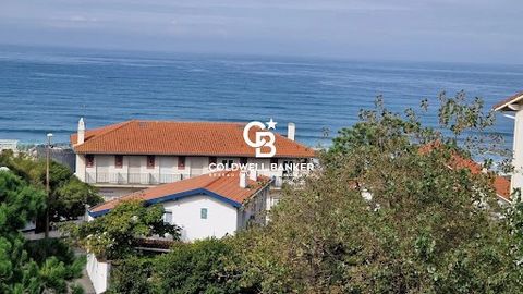 Beautiful apartment of 74 m2 with terrace of 18 m2 offering panoramic views of the beaches of Anglet Double living room opening onto the terrace 2 bedrooms with wardrobe Equipped kitchen A cellar and a closed garage complete this quality property. Ve...