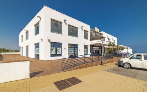 Klein commercieel centrum te koop in Mojacar Playa in een uitstekende lokatie naast Mercadona en op 200m van het strand. Verder bevinden zich op loopafstand: restaurants, cafes, winkelcentrum, banken, notariskantoor, openbaar vervoer, scholen en een ...