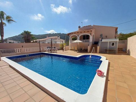 Modern 2 bedroom villa with separate guest studio and private pool Located in the urbanisation of Tossal gros its less than 10 minutes drive into the town centre Quiet area with private off road parking The main house has 2 double bedrooms 1 with air...