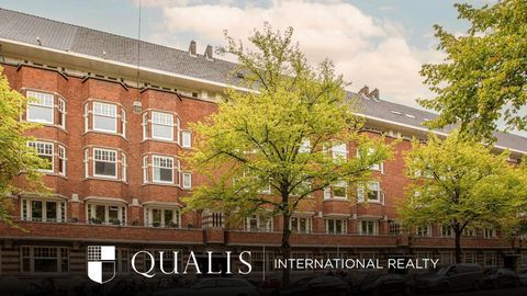 Located in a central and popular location in Amsterdam South, this spacious and attractive upstairs apartment of approximately 200 m² offers character and a variety of options in use. The flat features four bedrooms, three bathrooms, a generous roof ...