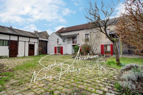 91670. ANGERVILLE. Corps de ferme situé proche du centre ville de 9 pièces avec 5 chambres, cour et jardin clos 683 m² env. Prix 249900 euros honoraires à la charge du vendeur. Sophie Abraham et Nicolas Prébay vous proposent un corps de ferme situé a...