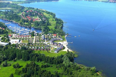 Het charmante vakantiepark ligt direct aan het pittoreske Müritz, de Kleine Zee van Duitsland, en biedt een unieke lido-ervaring, samen met toegang tot de beschermde Marina Müritz in het serene havendorp. Deze locatie ligt in Rechlin, dicht bij het M...