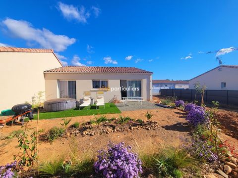 Découvrez dans un quartier résidentiel et calme, cette maison neuve de 88m2, lumineuse et agréable. Elle est composée d'un wc séparé, une salle de bain avec baignoire, 3 chambres, une pièce de vie avec cuisine ouverte ainsi qu'un cellier. Le séjour e...