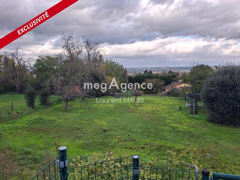 Terrain constructible d'environs 1227 m² en Zone UA.