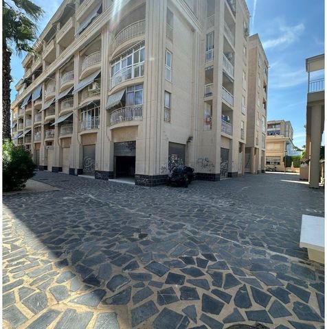 Fantastic Commercial Premises in the heart of Santa Pola (Alicante). Perfectly communicated and next to all services, main avenues and shopping areas, 1km from Lisa beach. The place is spacious and has a magnificent distribution that gives it great p...
