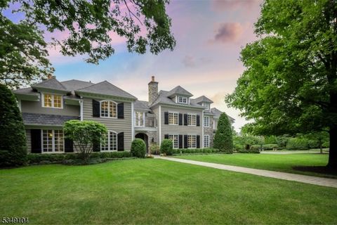 Welcome to 11 Hamilton Road, a true statement home for the discerning luxury buyer. With over seven thousand square feet, seven bedrooms, five en-suite full baths and three half baths, this reimagined residence delivers bold design, elevated comfort ...