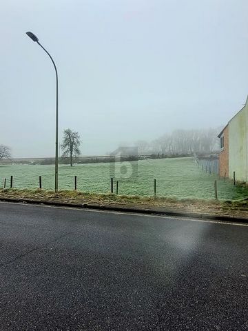 Perfect voor gezinnen die hun droom van een eigen huis in een rustige en natuurlijke omgeving willen realiseren. Het 1.800 m² grote pand in Geilenkirchen biedt voldoende ruimte voor individuele vormgevingsmogelijkheden. De goede verbinding met het op...