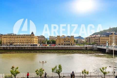 Areizaga Inmobiliaria: Exclusiva vivienda con vistas espectaculares, perfecta orientación y posibilidad de segregación en un edificio de autor Se ofrece a la venta una propiedad única por ubicación, amplitud y potencial, situada en uno de los edifici...