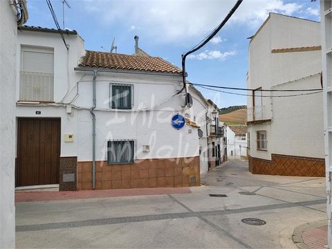 Esta casa adosada amueblada se encuentra en el centro de Pruna, en la provincia de Sevilla, Andalucía, España. Está cerca de todos los servicios locales, incluyendo numerosas tiendas, bancos y bares, además de un acogedor mercadillo semanal. La ciuda...