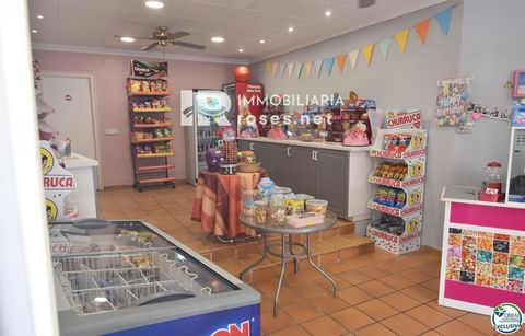 Energy Certificate: 3QCLK0F9 Candy, slushie and ice cream shop with more than 40 years of opening. In the commercial heart of Roses, on a busy pedestrian street surrounded by shops and services, commercial premises are transferred. Perfectly located ...