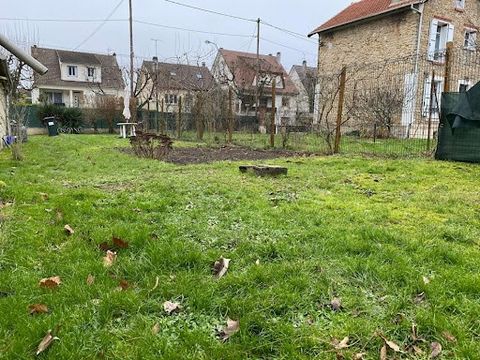 Draveil proche gare rer C et D face à la base de loisirs dans le quartier très recherché de la villa, un terrain de 292.14m² constructible, 10m de façade , pour visiter et vous accompagner dans votre projet, contactez Mme Patricia GENINASCA Tél: ... ...