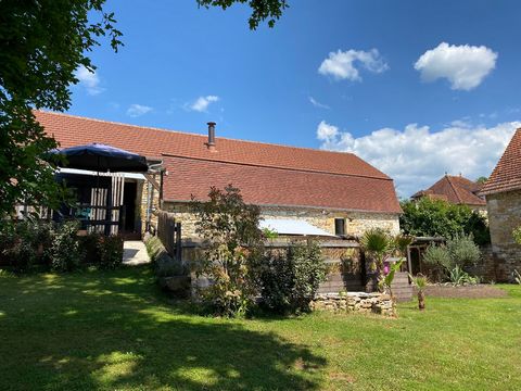 Grange rénovée avec piscine près de Bretenoux.