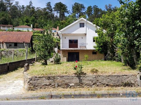 Moradia Tradicional com Jardim e Garagem – Oportunidade para Reabilitar no Coração Verde de Arouca Propriedade com elevado potencial, inserida num cenário de natureza deslumbrante e tranquilidade, a poucos minutos do centro de Arouca e das principais...
