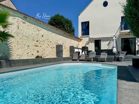 MAISON FAMILIALE DE CHARME CHAUMES-EN-BRIE POUTRES APPARENTES PLAFOND CATHÉDRALE PIERRE PISCINE JARDIN PAYSAGER SANS TRAVAUX GARE RER E À 15 MIN CALME COMMERCES À PIED
