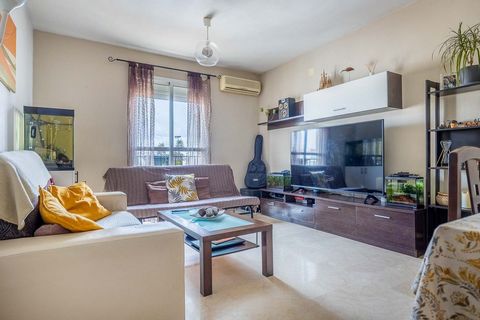 Â¡Descubre tu nuevo hogar en Camas, a tan solo 5 minutos de Sevilla! Este encantador piso de 74 mÂ² te ofrece la comodidad y el estilo que siempre has buscado. Situado en una segunda planta exterior con ascensor, disfrutarÃ¡s de una orientaciÃ³n nort...