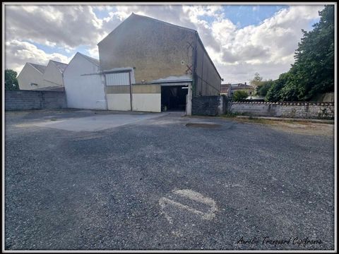 Local/ Atelier + bureau À VENDRE de 508 m² avec grand terrain clos de 3 737 m² Emplacement stratégique SAINT JEAN D'ANGELY (17)