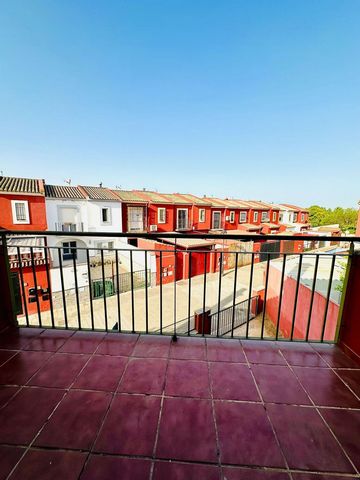 Os presentamos este espectacular adosado en el municipio aljarafeÃ±o de Pilas, Sevilla, una localidad con gran proyecciÃ³n, situada a tan solo 30 minutos de la capital. Pilas ofrece una excelente calidad de vida, combinando tranquilidad residencial c...