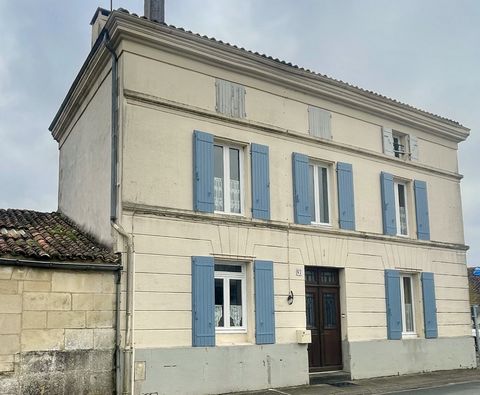 Maison de village, proche de St Jean, commerces à pied
