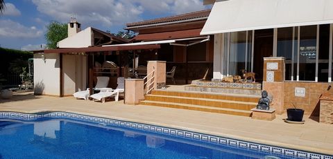 Casa de Campo con Piscina, Jardín y Zona de Ocio – 299.900 € Te presentamos esta magnífica casa de campo, ubicada en un entorno natural y muy bien comunicado. Perfecta para quienes desean tranquilidad sin renunciar a la cercanía de servicios y ciudad...
