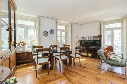 Apartamento T3+1 com 141 m2, Suíte, Escritório, varanda, na Rua do Conde de Redondo , totalmente remodelado Descubra este elegante e espaçoso apartamento T3, com um escritório adicional, localizado na prestigiada Rua do Conde de Redondo. Com uma área...
