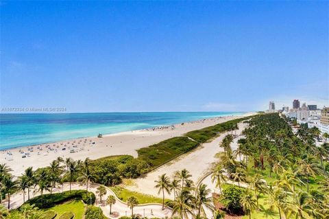 Luxe en locatie! Zeldzame kans om deze op het zuiden gelegen '03-lijn te bezitten bij Il Villaggio op South Beach. Deze 2/2.5 biedt vanuit elke kamer een prachtig uitzicht op de oceaan en het park. Het uitgestrekte hoofdterras biedt voldoende ruimte ...