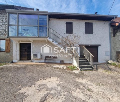 Maison en pierre avec terrain et un garage