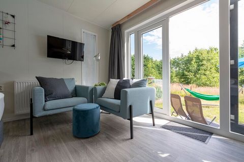 Cozy Island Retreat for Two Escape to the serene beauty of Texel with this charming, modern chalet—perfectly designed for a relaxing getaway for two. Nestled within the quiet, adults-only holiday park Elsrijk, this stylish hideaway offers a peaceful ...